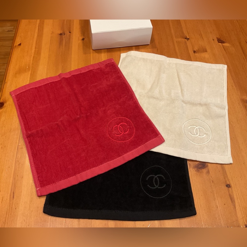 CHANEL FACE TOWEL TRIO NEW RED BLACK IVORY LA COLLECTION BEAUTÉ GWP COTTON - Picture 8 of 12